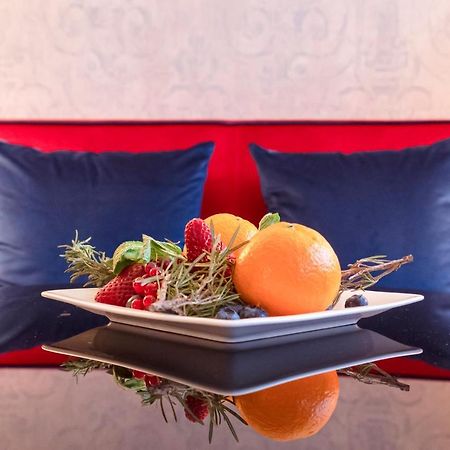 Palazzo Cornalia Hotel Milano Eksteriør billede A fruit salad