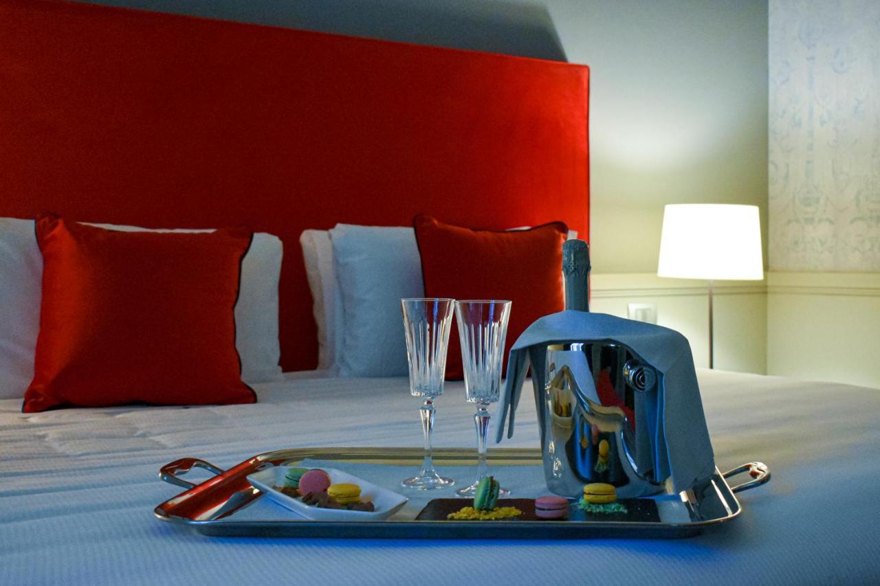 Palazzo Cornalia Hotel Milano Eksteriør billede Room service