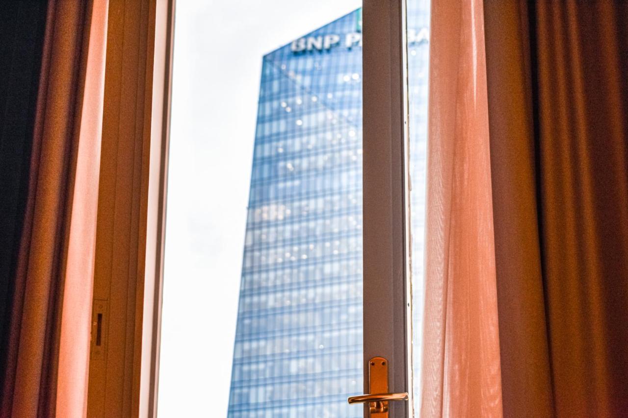Palazzo Cornalia Hotel Milano Eksteriør billede The hotel's view of the CN Tower