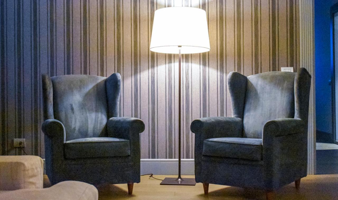 Palazzo Cornalia Hotel Milano Eksteriør billede A floor lamp