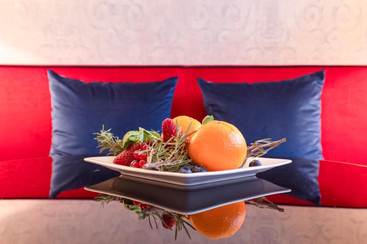 Palazzo Cornalia Hotel Milano Eksteriør billede A fruit salad