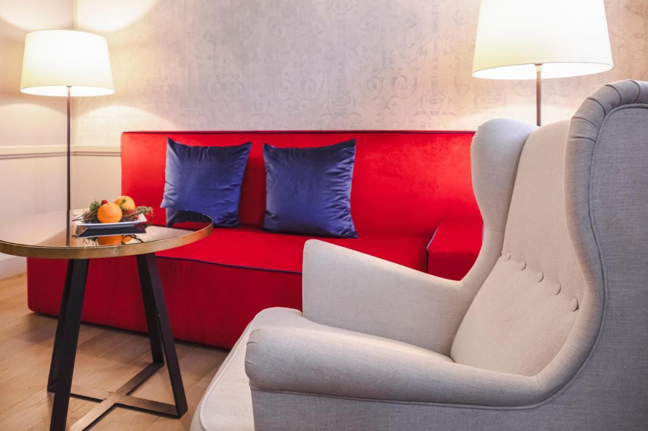 Palazzo Cornalia Hotel Milano Eksteriør billede A sofa