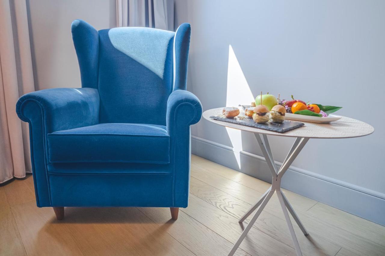 Palazzo Cornalia Hotel Milano Eksteriør billede A blue armchair