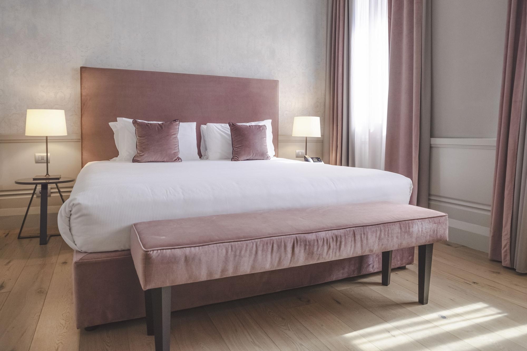 Palazzo Cornalia Hotel Milano Eksteriør billede A bedroom at the hotel