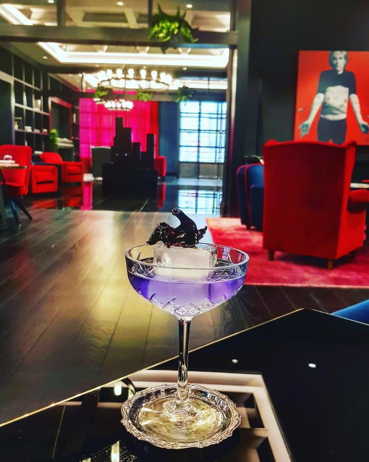 Palazzo Cornalia Hotel Milano Eksteriør billede A Blue Hawaii cocktail